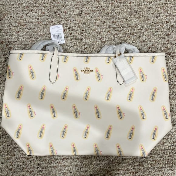 Coach City Tote With Lipstick Print C3246 - Picture 7 of 15